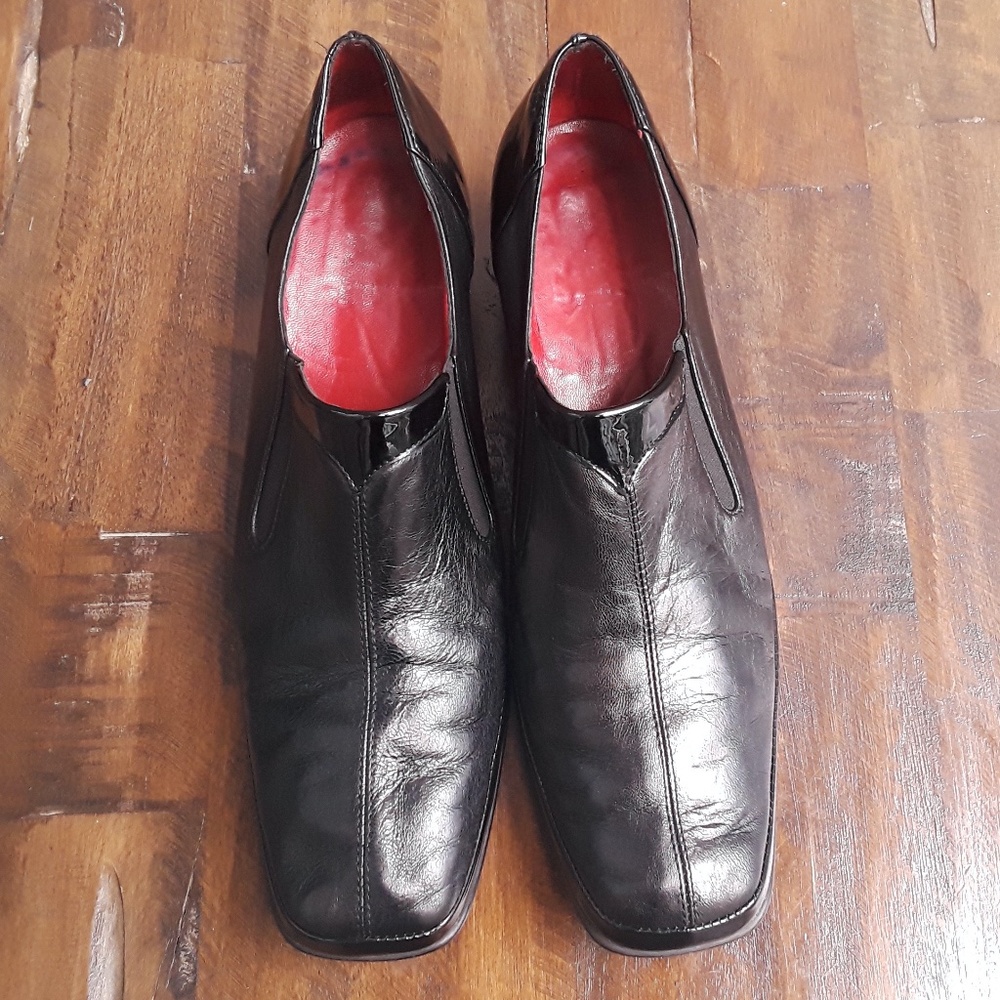Combination patent and leather Amalfi by Rangoni loafers